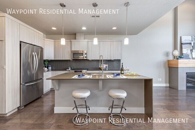 Building Photo - 1415 E Lone Creek Dr