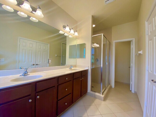 Building Photo - 10283 Wellington Parc Dr