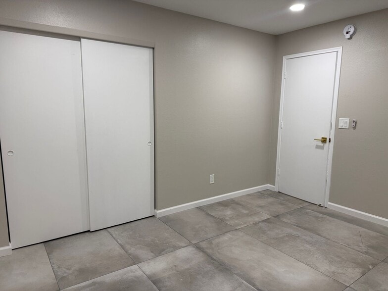 Building Photo - 3017 Placita Chorro