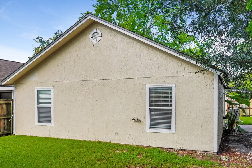 Building Photo - 1841 Quebec Ct