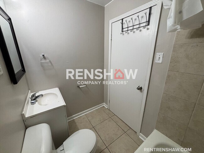 Building Photo - 3238 Kenland Dr