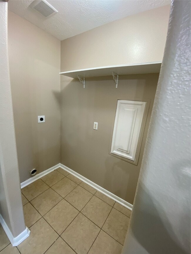 Building Photo - 8825 E Buffalo Cir