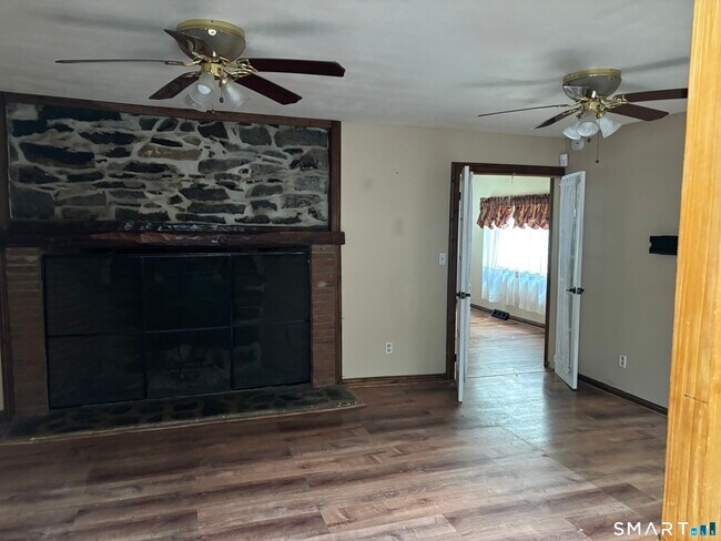 Building Photo - 324 Wheelers Farm Rd