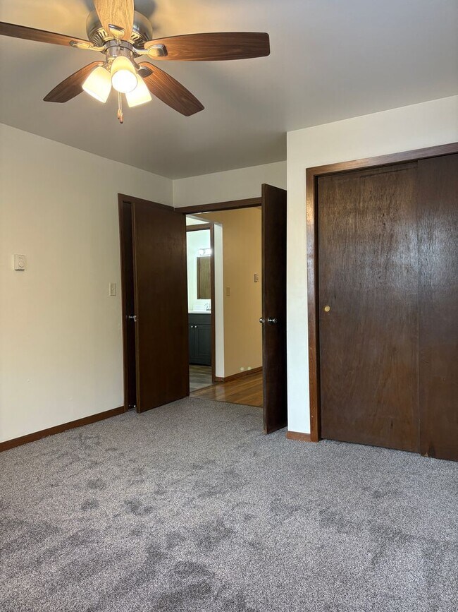 Interior Photo - 4651 GOVERNORS DR