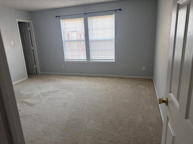 Building Photo - 14302 Holly Berry Cir