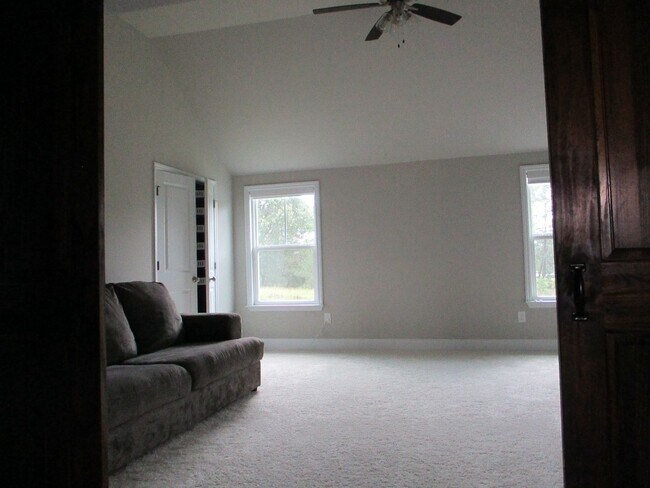 Building Photo - Beautiful Columbia County Home