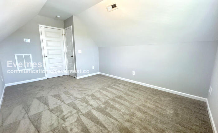 Building Photo - 1207 Trestle Dr