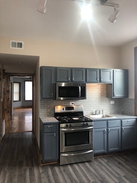 Building Photo - 3713 W Shakespeare Ave