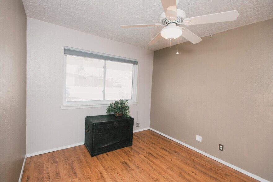 Building Photo - 10228 Belnap Pl