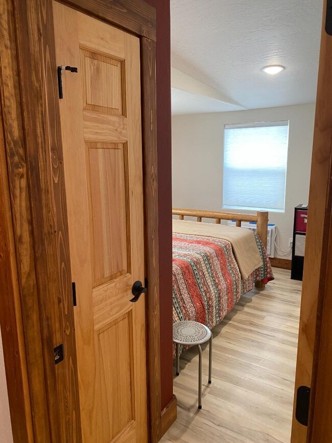 Building Photo - 444 E Montezuma Ave