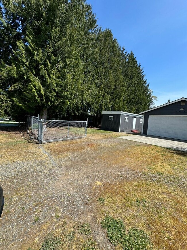 Building Photo - 2 Bedroom 1 Bathroom for rent 675 Square feet