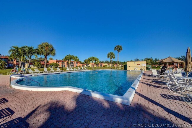 Building Photo - 307 Lake Evelyn Dr