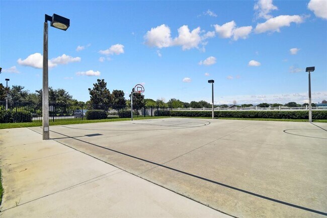 Building Photo - 7956 Carriage Pointe Dr