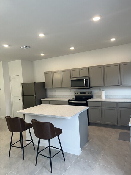 Building Photo - 876 NW 3rd Way