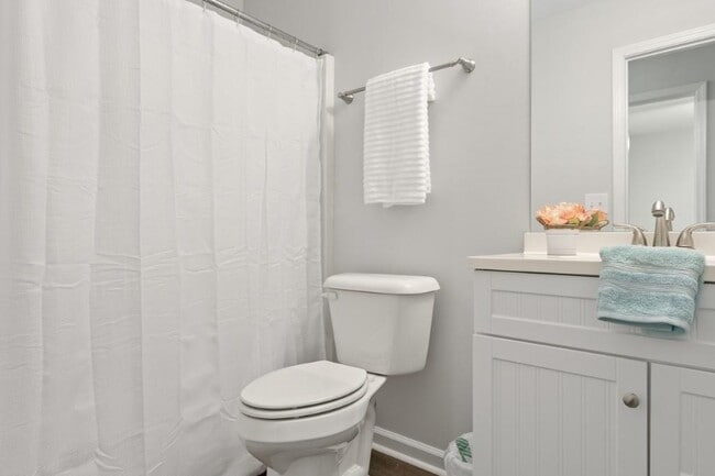 Building Photo - 855 Dodge St S E