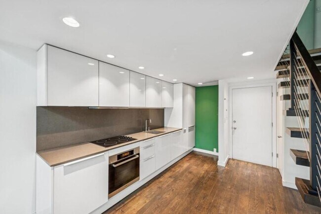 Building Photo - 1 bedroom in seattle WA 98101
