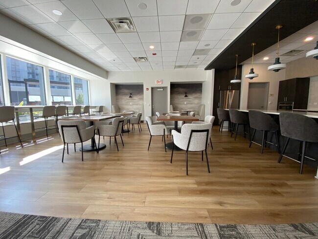 Building Photo - 512 N McClurg Ct