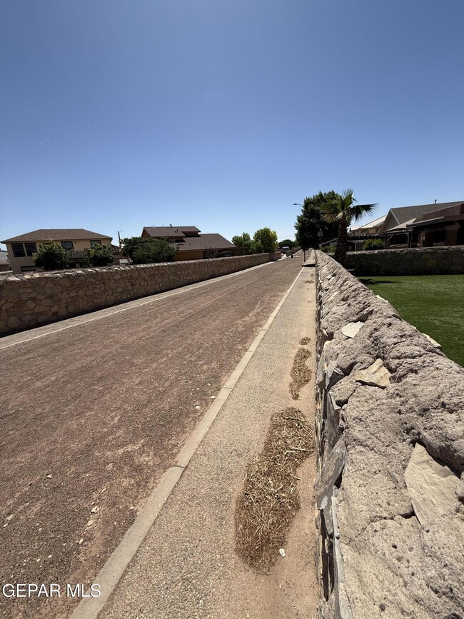 Building Photo - 12557 Paseo Lindo Dr