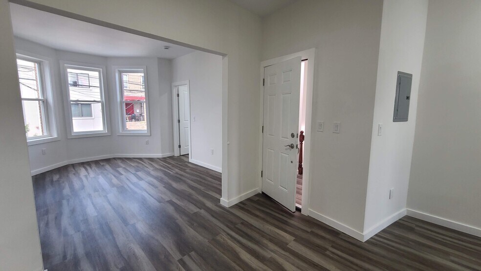 Building Photo - 113 63rd St