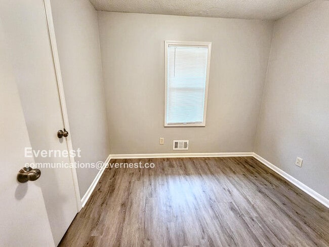 Building Photo - 8249 Kendrick Rd