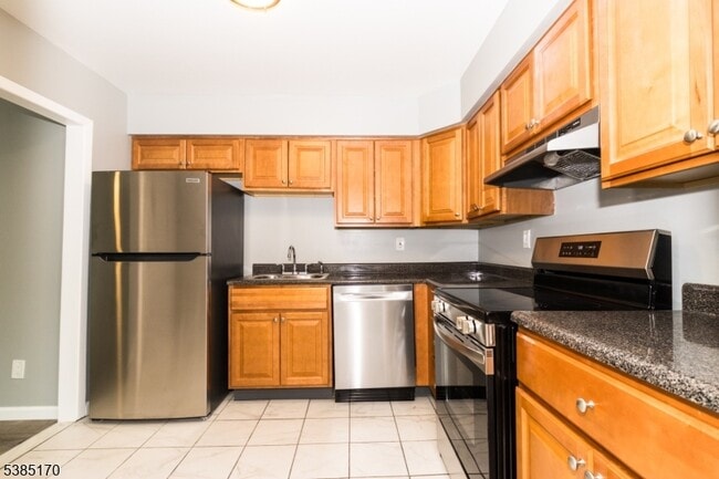 Building Photo - 190 Park St