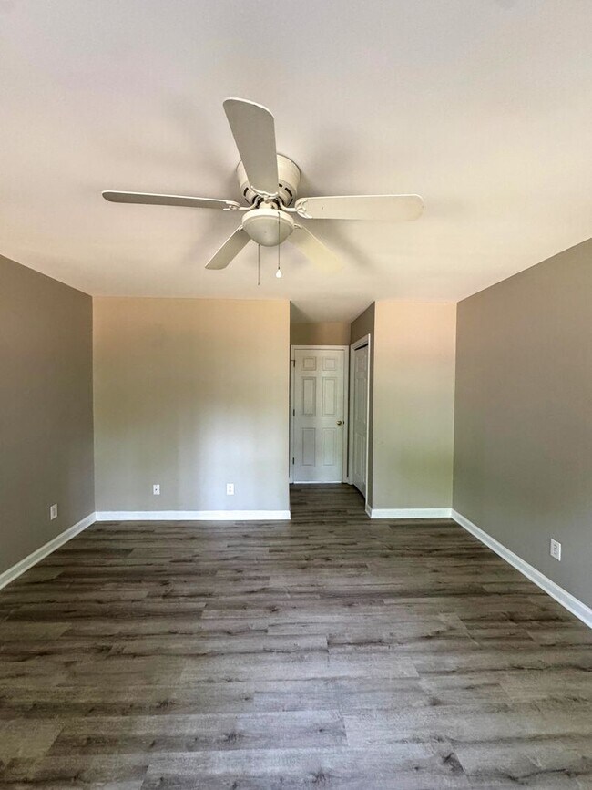 Building Photo - Charming 4 Bed 2 Bath Home in Jack Britt