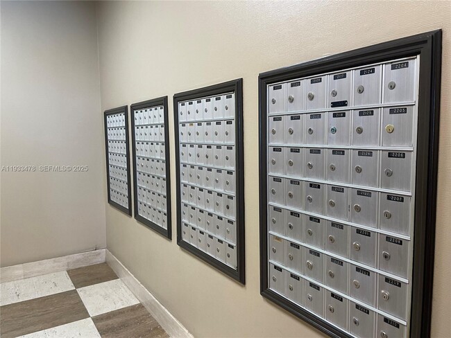 Building Photo - 2030 S Ocean Dr