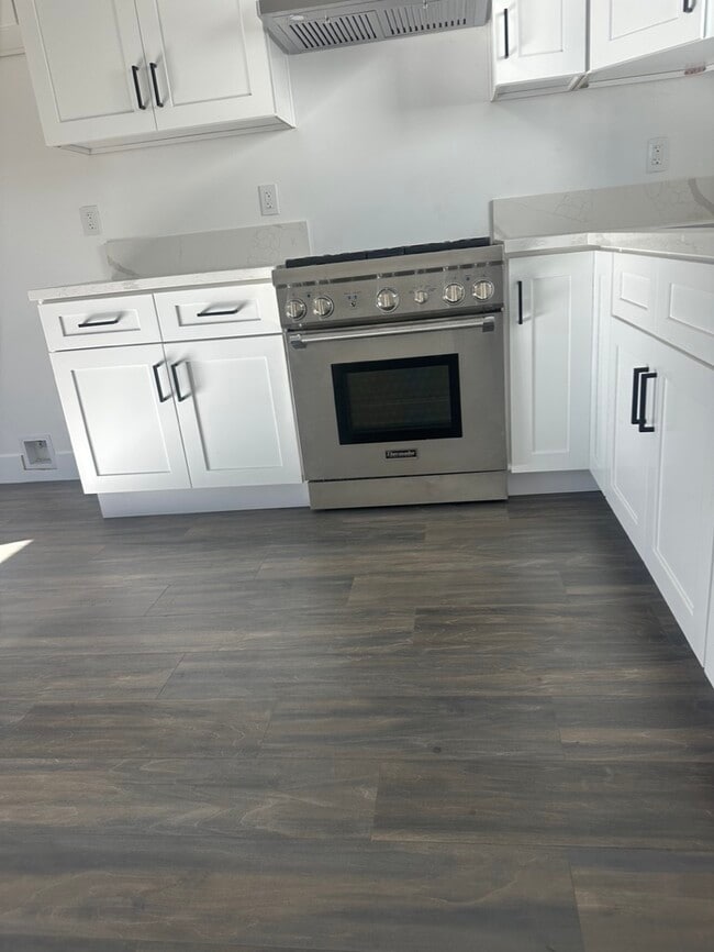 Building Photo - 10859 Nettleton St