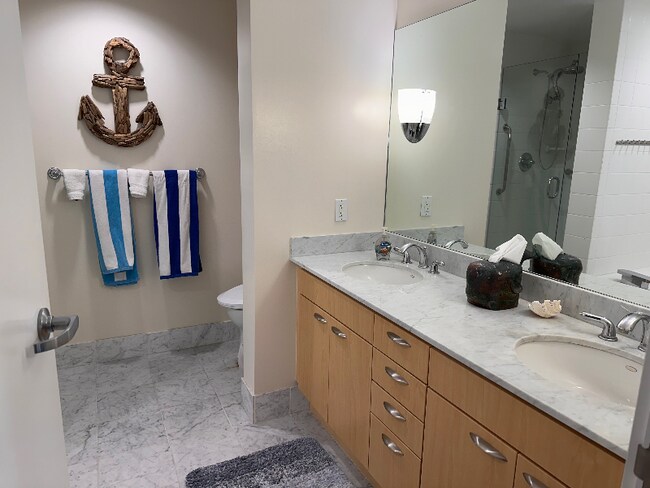 Building Photo - 654 Front St