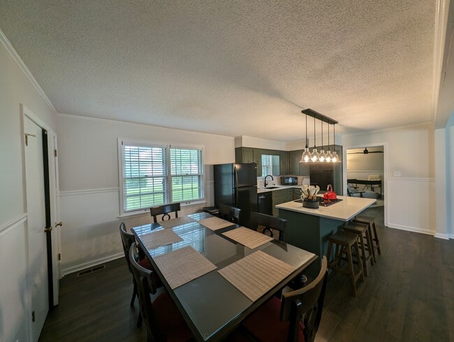Building Photo - 35 Thomas Cove