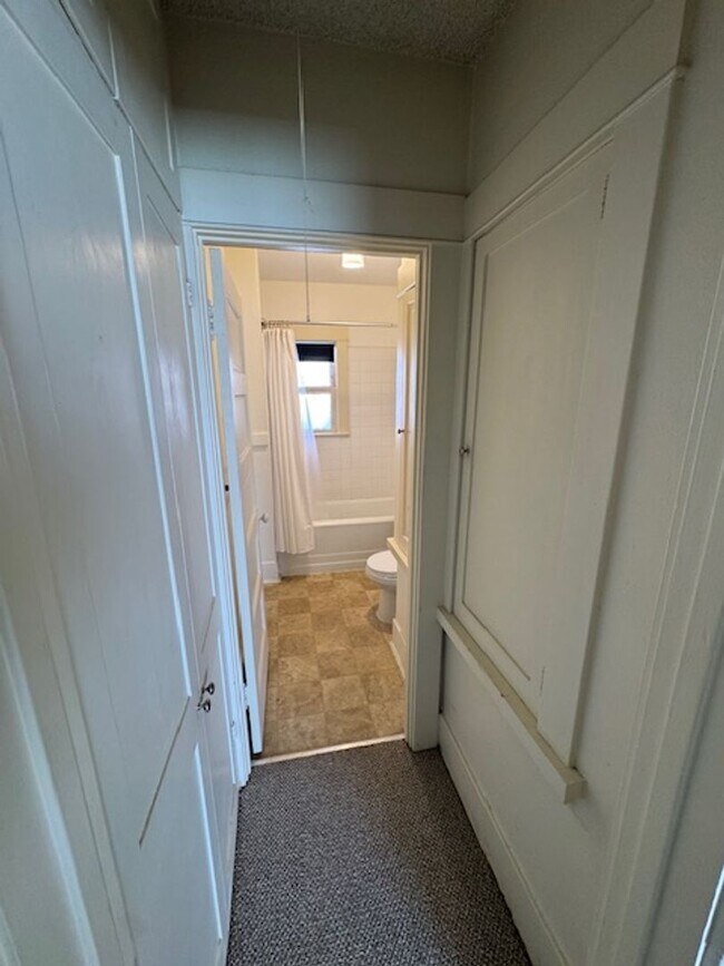 Building Photo - 3811 E 10th St