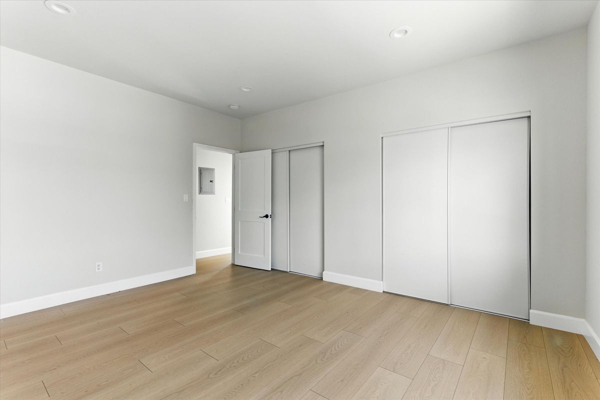 Building Photo - 1172 N Wilton Pl