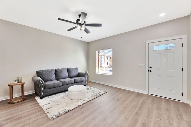 Building Photo - 5409-11 Bressler Dr