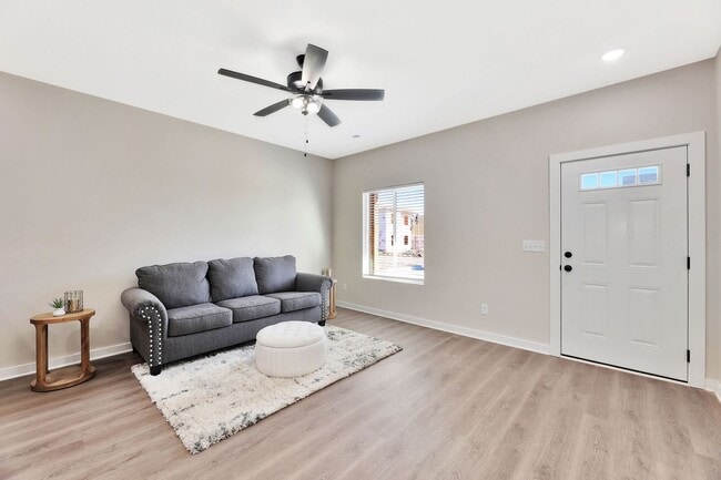 Building Photo - 5429-31 N BRESSLER Dr