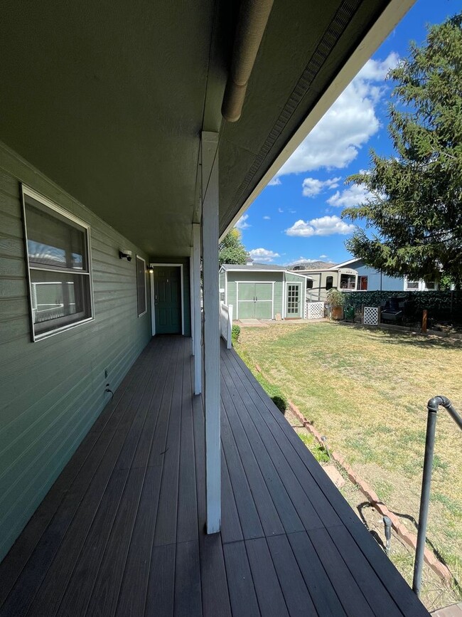 Building Photo - Beautiful 3 bed 2 bath - pets allowed! ***...