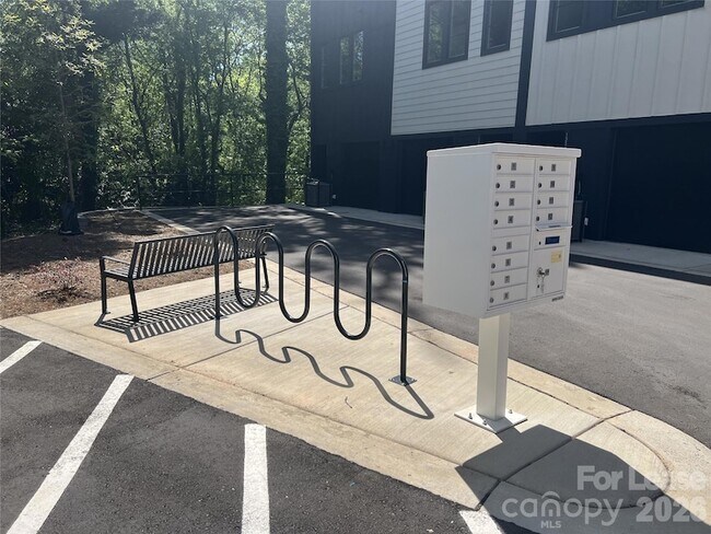 Building Photo - 1358 Briar Creek Rd