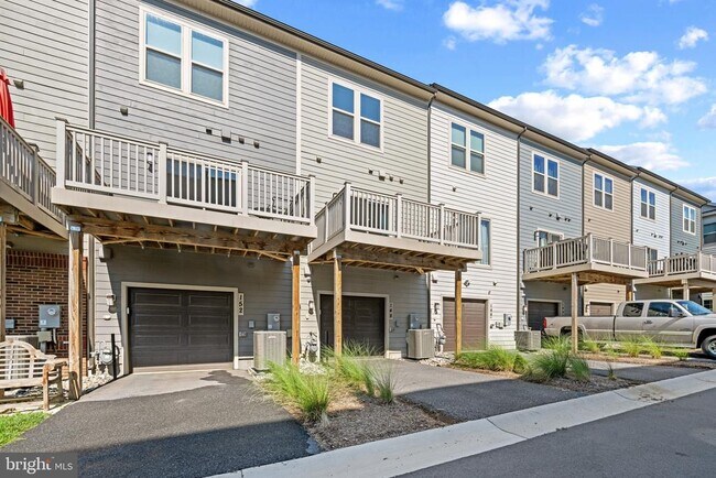 Building Photo - 148 Stowe Dr
