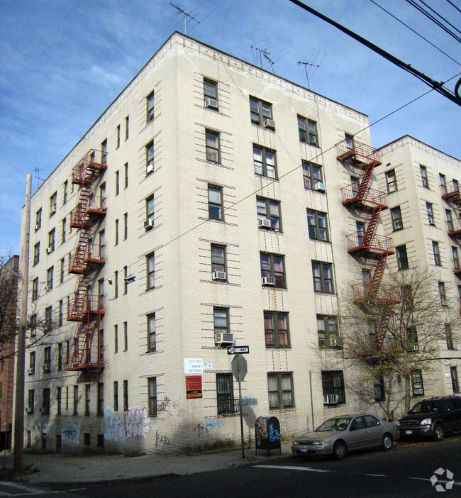 Primary Photo - 3905 Carpenter Ave