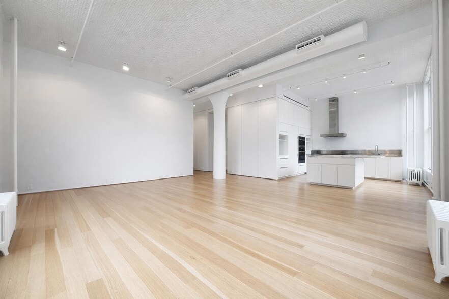 Building Photo - 54 Bleecker St