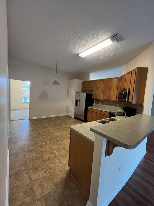 Building Photo - 254 Ridgewick Dr S