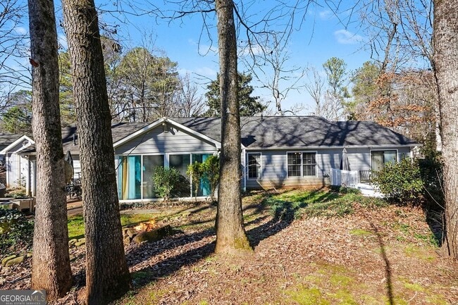 Building Photo - 8671 Twin Oaks Dr