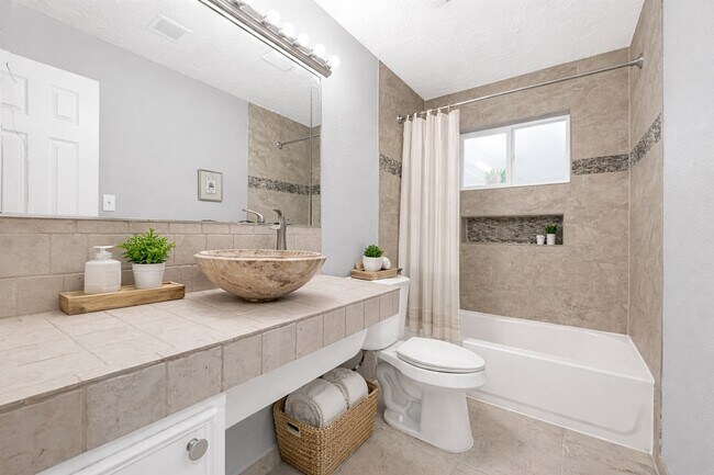 Building Photo - 5411 Castlecreek Ln