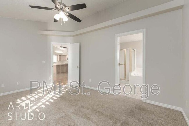 Building Photo - 545 S Valley View Dr