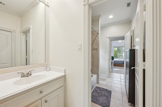 Building Photo - 4026 Villanova St