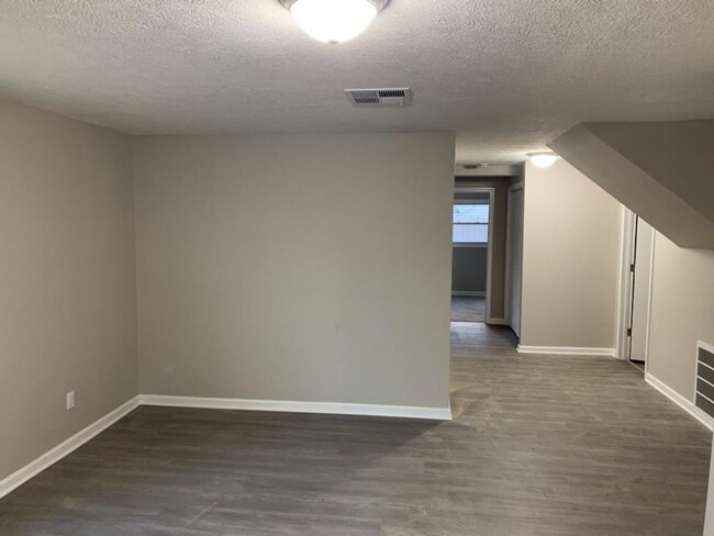 Building Photo - Completely remodeled 3 bedroom 1 bath house
