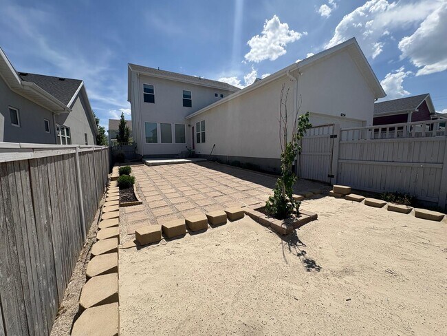 Building Photo - 6354 Upland View Dr