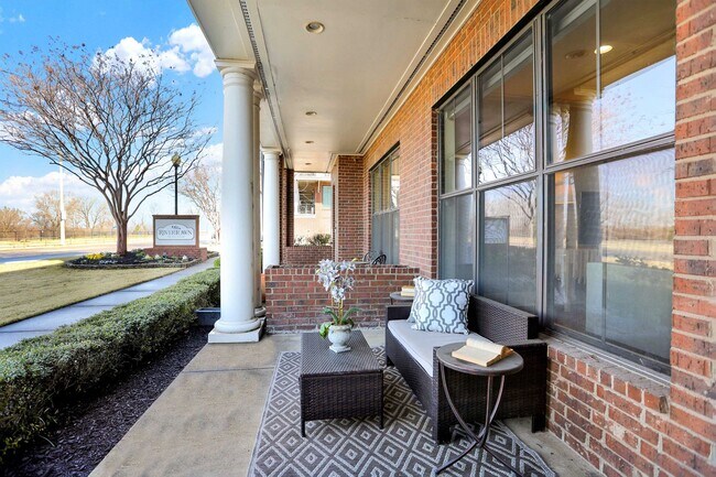 Building Photo - 358 Island Dr