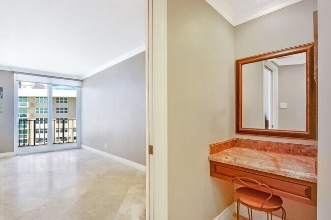 Building Photo - 5420 N Ocean Dr