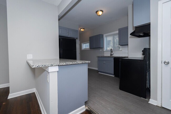 Building Photo - Beautiful 4 Bedroom 2 Bathroom Home in Kansas City!