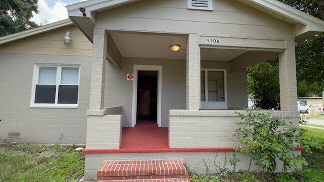 Building Photo - 930 18th St